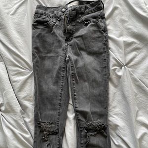 9” mid rise skinny Madewell jeans!